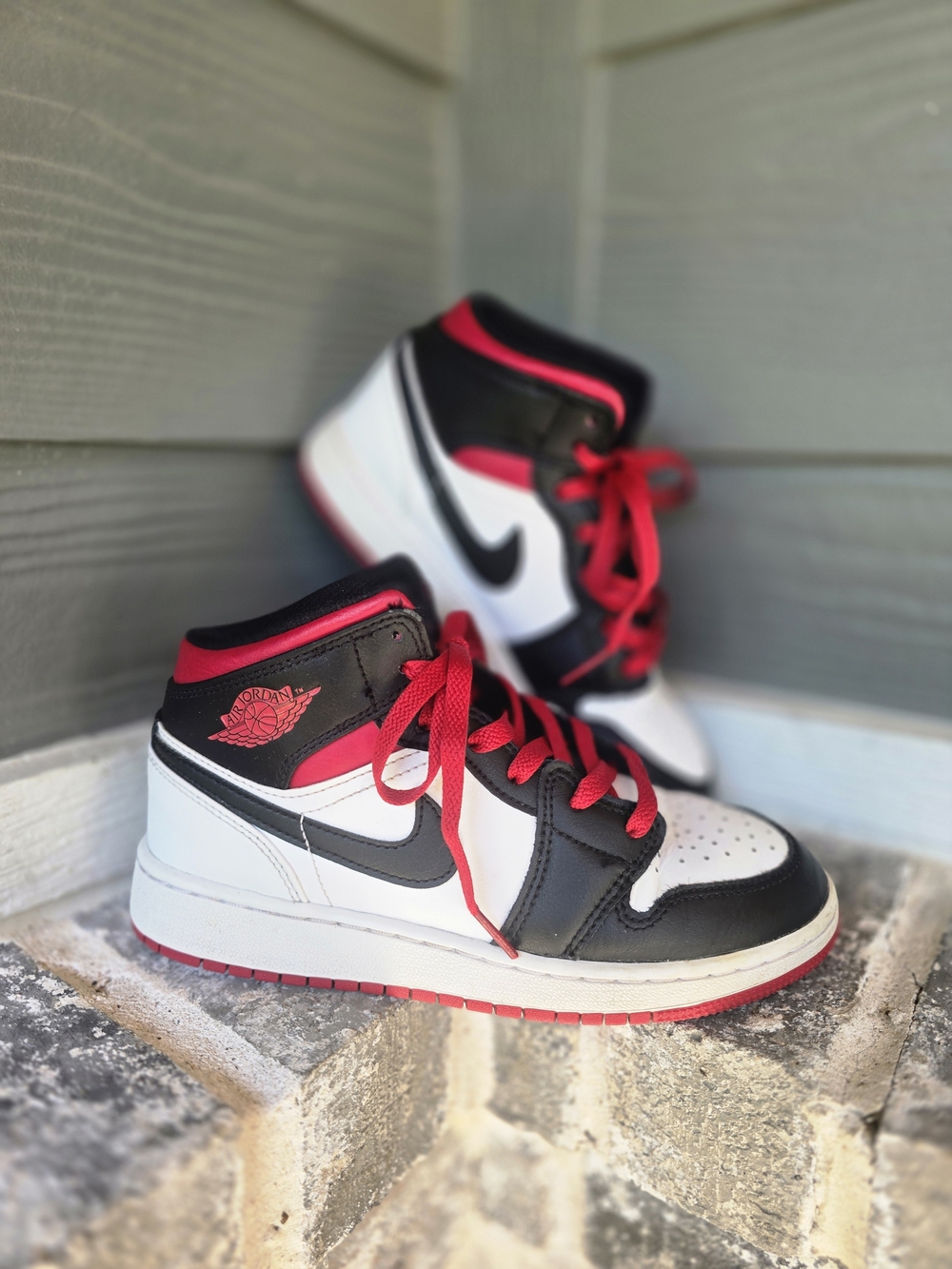 Nike Air Jordan Kids Sneakers Black White Red - Size 3.5_